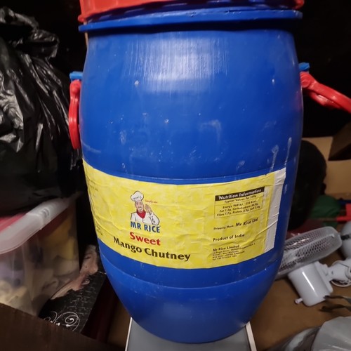 Plastic barrel red screw - ,